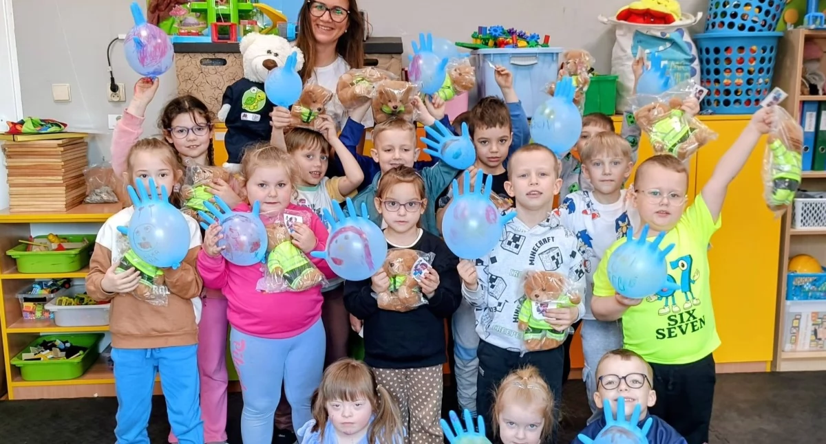 Ratownicy medyczni u przedszkolaków i uczniów w ZSP w Słowikowie (zdjęcia)