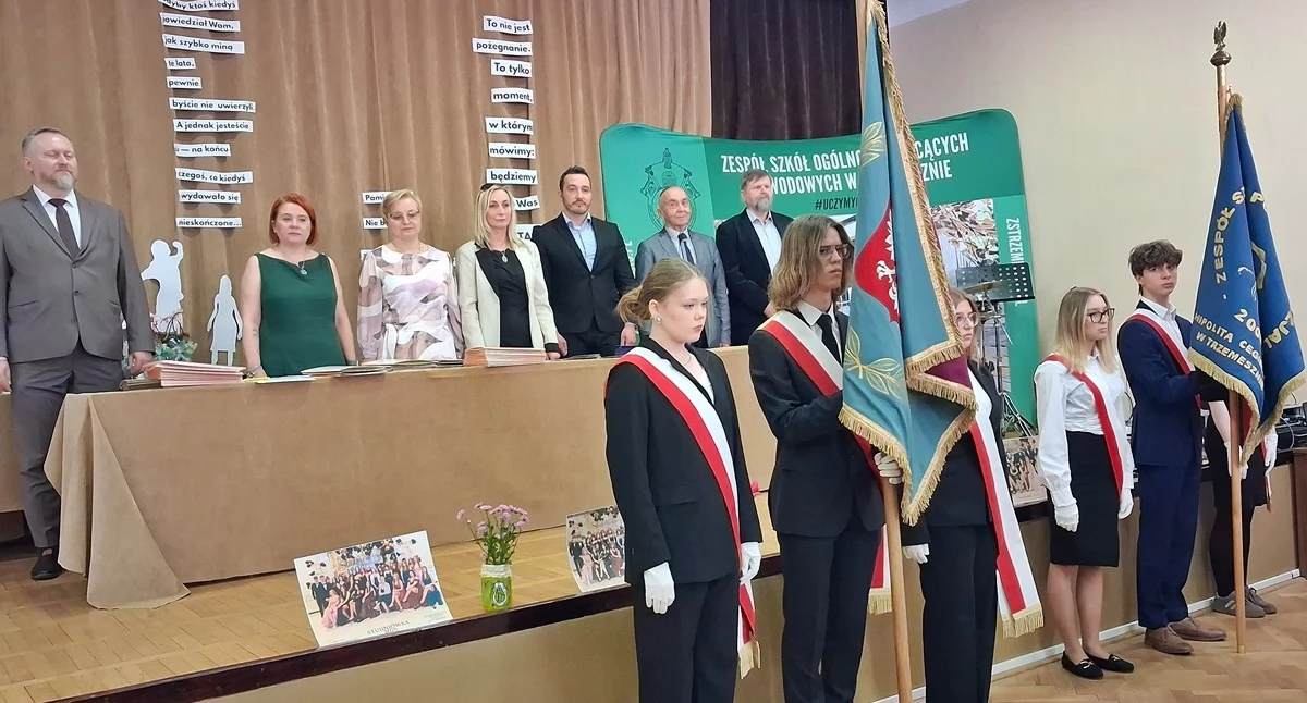 Zakończenie roku maturzystów Zespołu Szkół Ogólnokształcących i Zawodowych w Trzemesznie (film + zdjęcia)