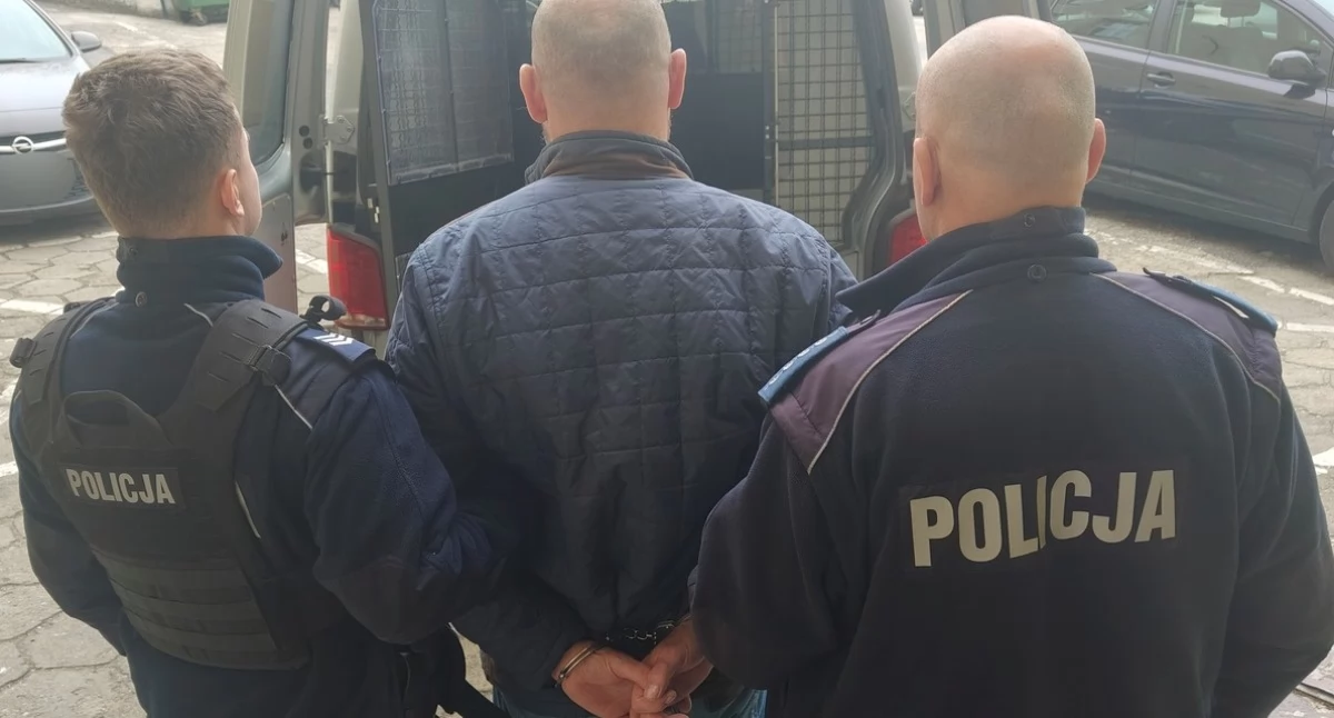 Areszt dla pijanego kierowcy. Na parkingu przy ulicy Polnej w Mogilnie spowodował kolizję, mając sądowy zakaz jazdy