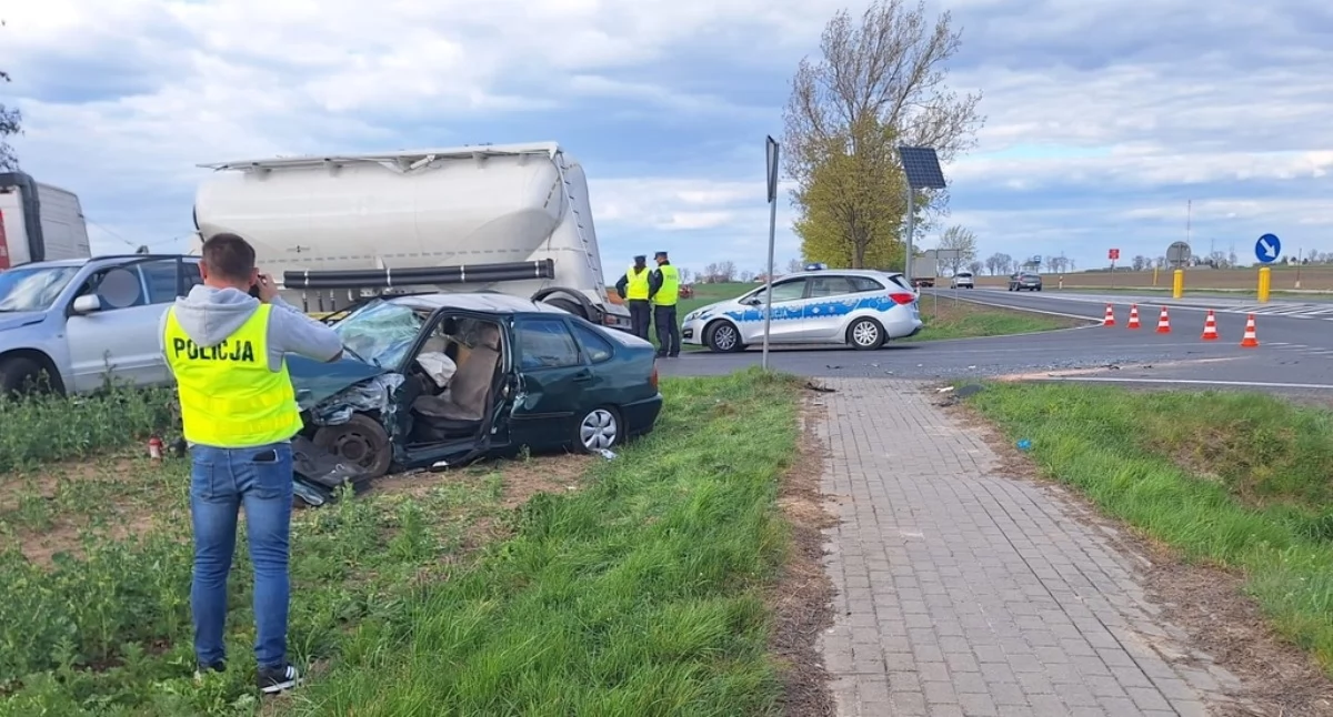 Kierowca ciężarowego volvo nie udzielił pierwszeństwa przejazdu
