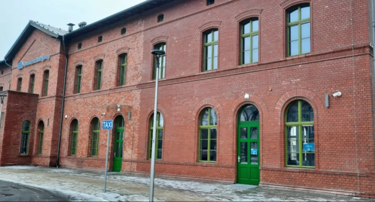Piętro dworca PKP w Mogilnie dla Klubu Młodzieżowego, harcerzy i organizacji pozarządowych