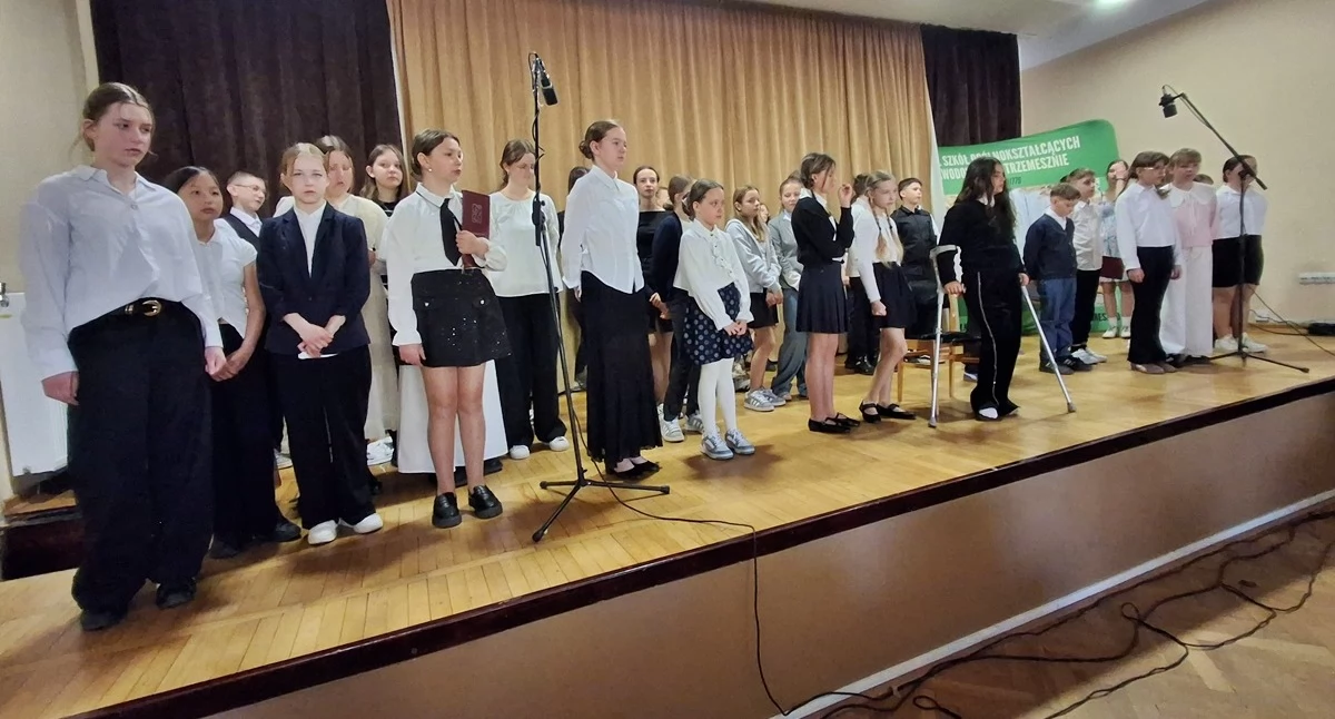 Obchody 3 maja w ZSP nr 2 w Trzemesznie (film + zdjęcia)