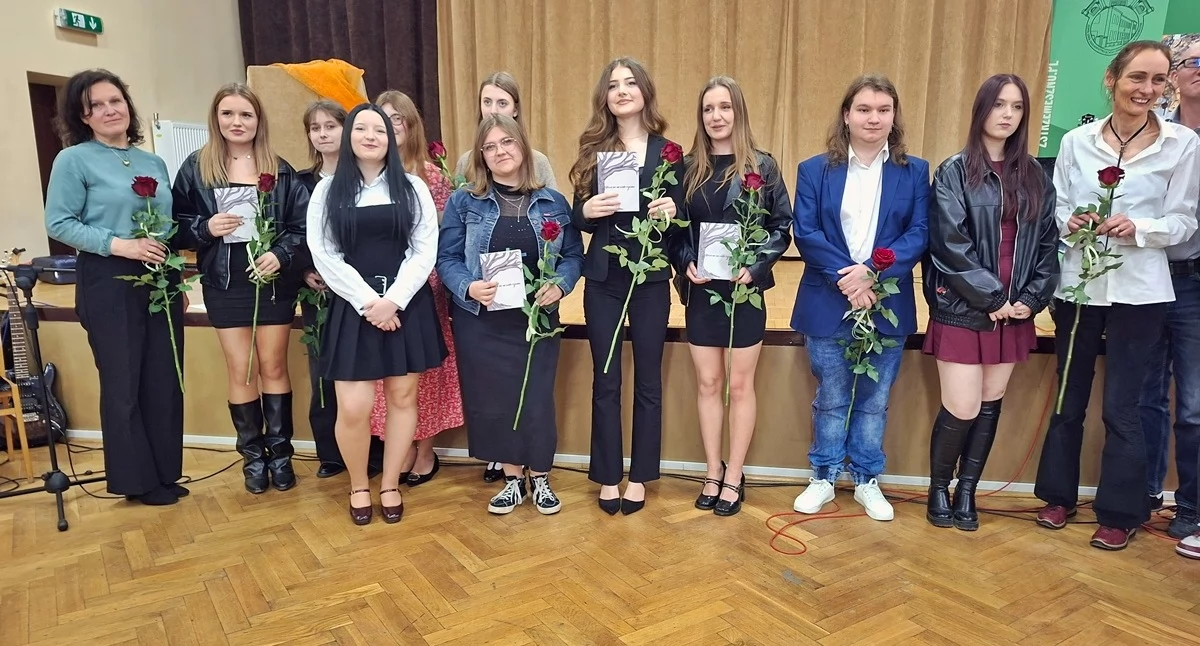 Uczniowie i absolwenci ZSOiZ w Trzemesznie nie rzucają słów na wiatr (film + zdjęcia)