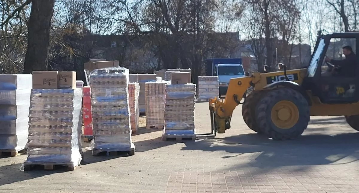 Druga transza pomocy z Banku Żywności w Grudziądzu - takie paczki trafią do 1300 potrzebujących 