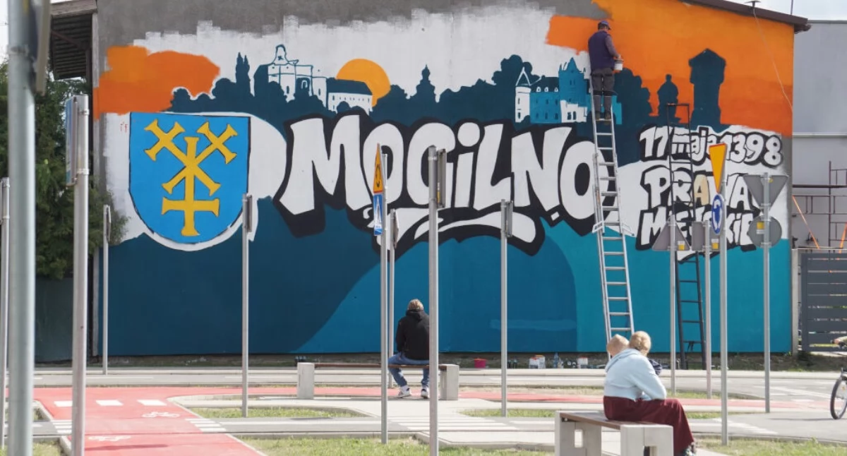 Na ścianie szczytowej domu przy Parku Zachodnim powstał mural. Upamiętnia dzień 17 maja 1398 roku - nadanie praw miejskich Mogilnu (zdjęcia)