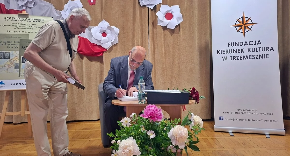 Doktor Andrzej Leśniewski promował swoją książkę - II wojna w Trzemesznie, tom II (film + zdjęcia)