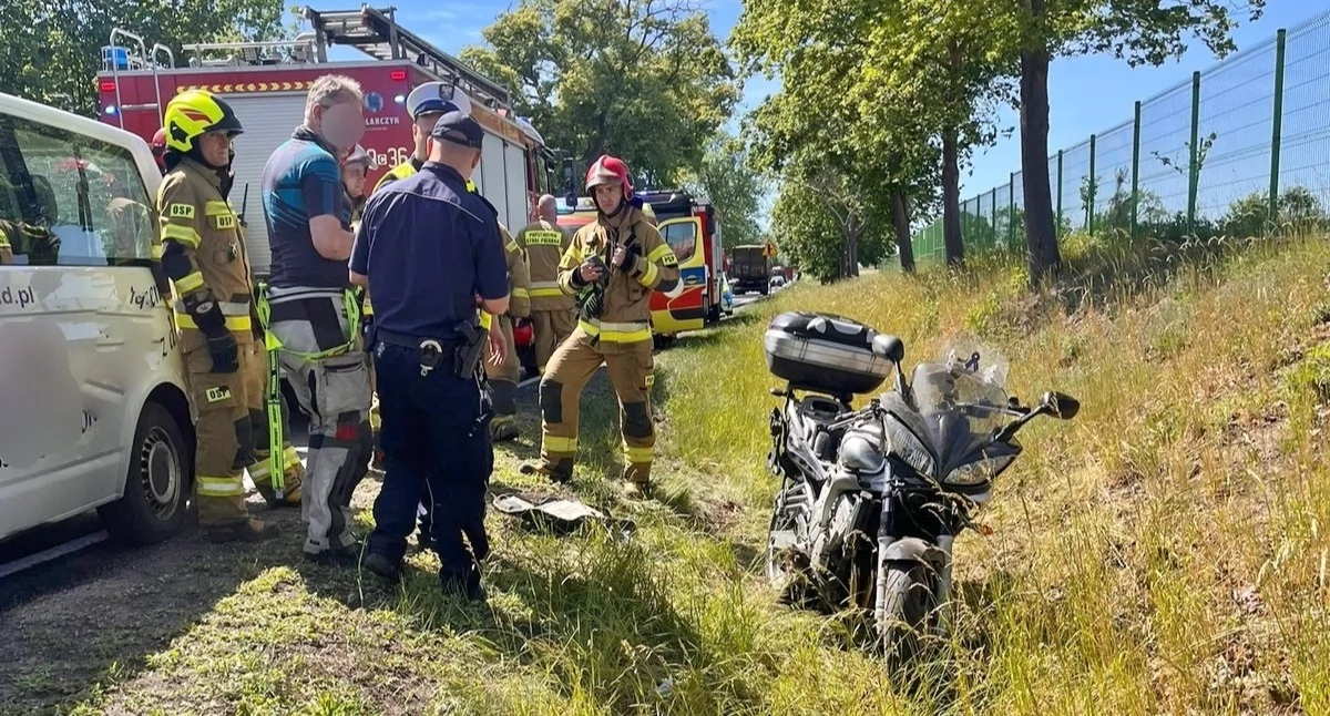 28-letnia mogilnianka kierująca audi, podczas wyprzedzania zderzyła się z kierującym motocyklem