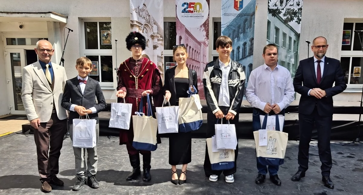 Laureaci konkursów w Roku Akademii Trzemeszeńskiej nagrodzeni (zdjęcia)