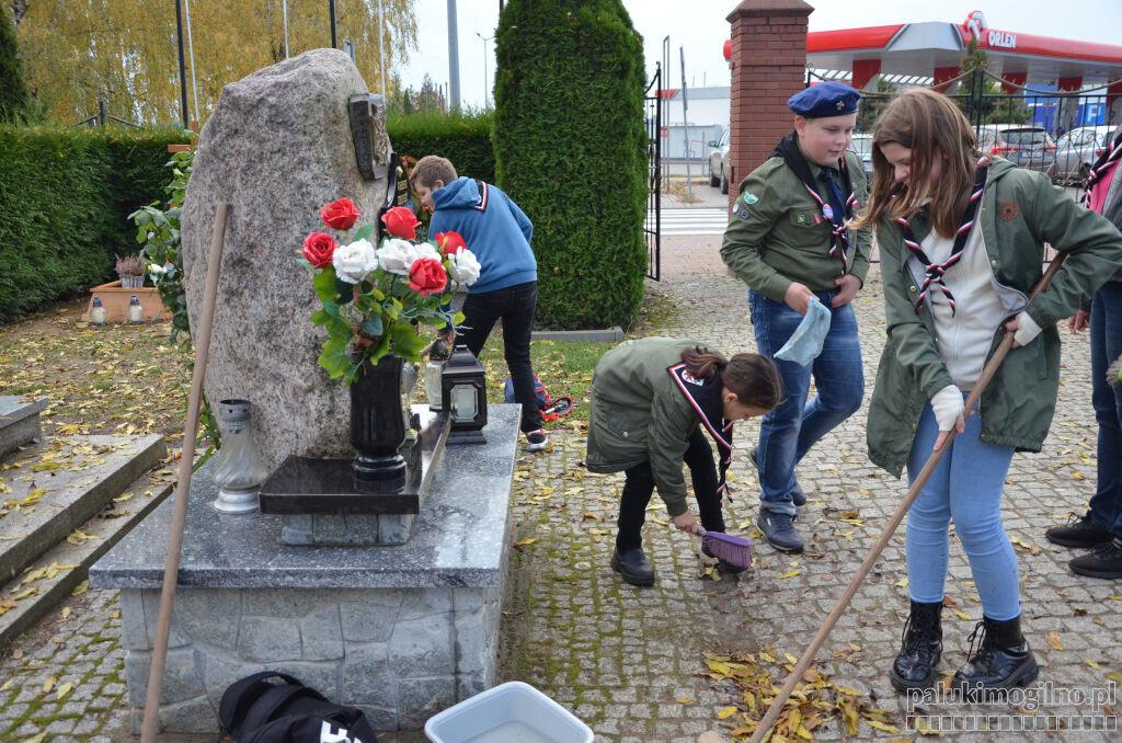 Czyścili i sprzątali grób Pomnik Powstańców Wielkopolskich oraz harcerski obelisk (zdjęcia)