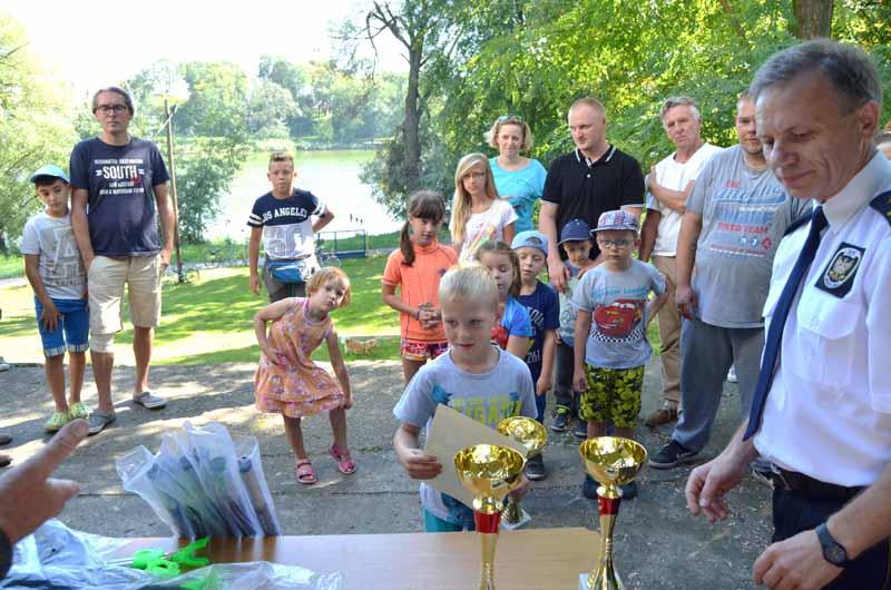 Łowili adepci szkółki wędkarskiej