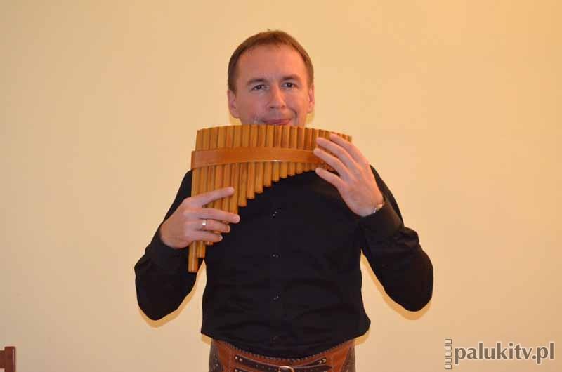 Muzyk Filharmonii Lwowskiej zagrał w dworku