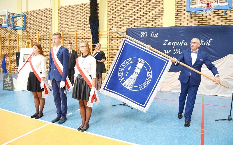 Szkole przy dworcu stuknęła 70.