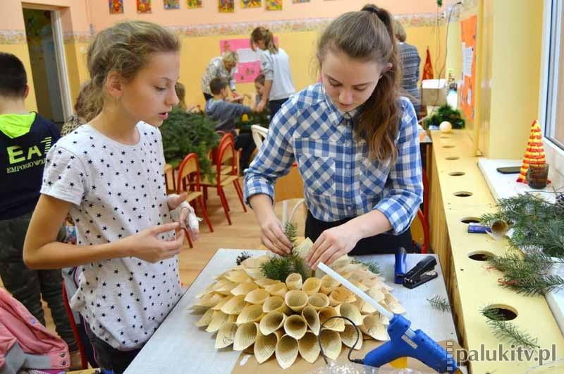 W Kwieciszewie tworzyli świąteczne dekoracje