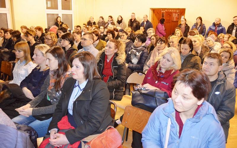 Trzy podstawówki w mieście, w SP 3 nauka zmianowa do 18:00