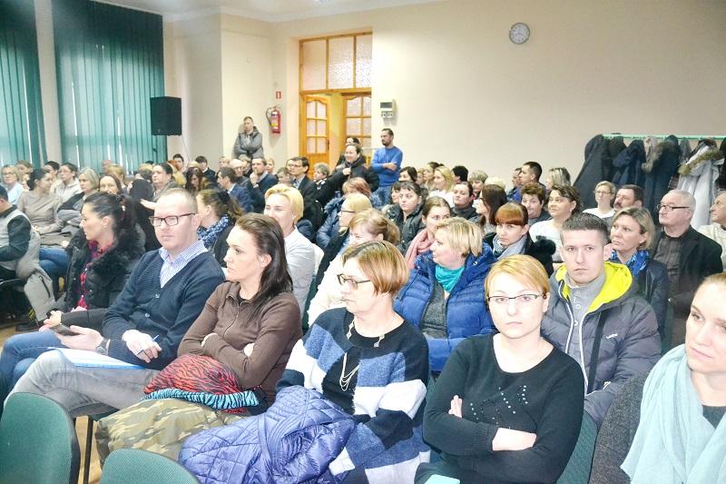 Szkoła to nie fabryka śrubek, ale bez zwolnień nauczycieli się nie obejdzie