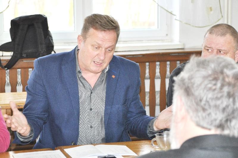 W sprawie sieci szkół, radni zostali pozbawieni ruchu