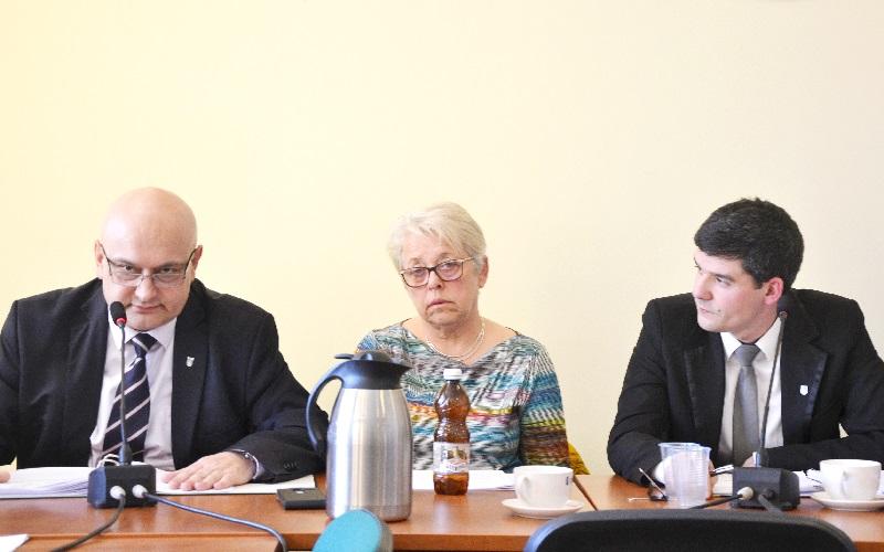 Nie chcą nadawać medali za samą pracę