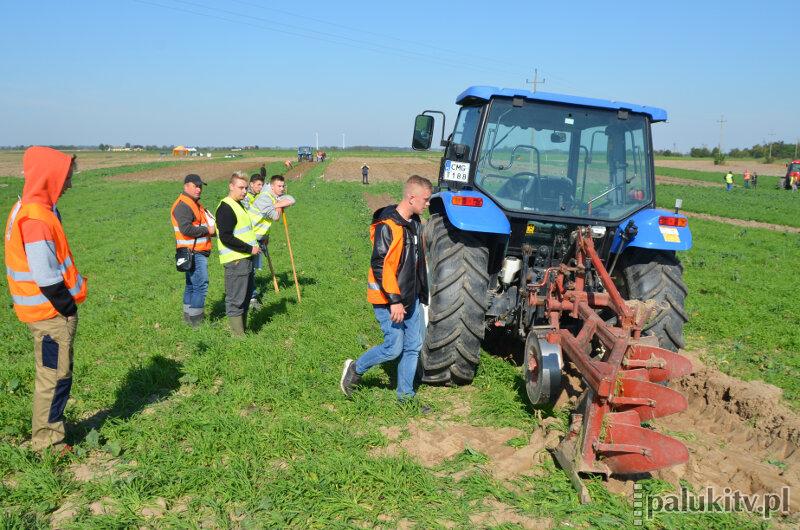 W Bielicach orali pole