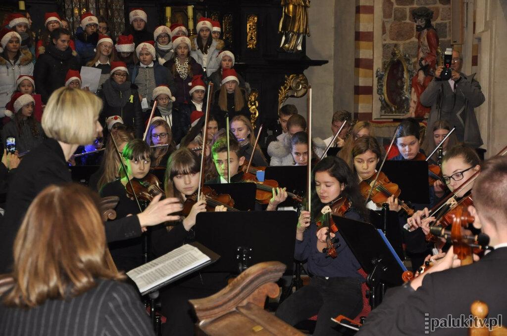 Koncert sześciu chórów