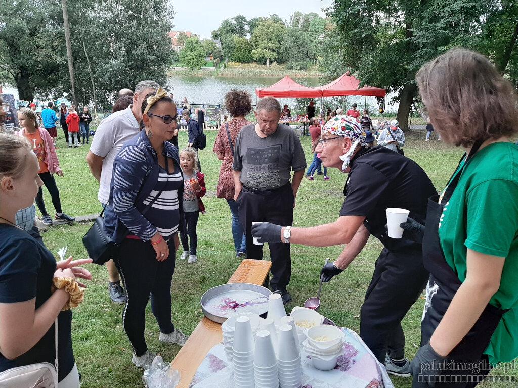 Kuchnia Tadzika i zupa smerfowa jagodowa
