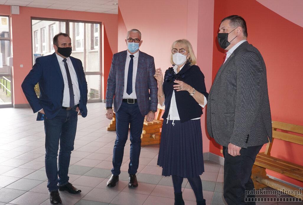ZS Mogilno: punkt masowych szczepień na sali gimnastycznej