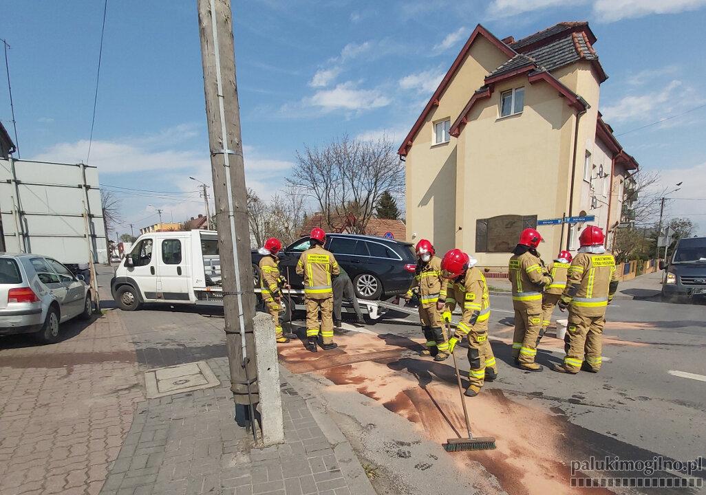 Stłuczka na skrzyżowaniu Kasztanowej, 900-lecia i Kasprowicza