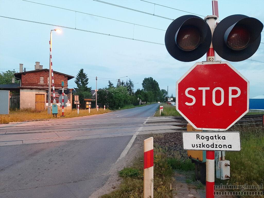 Wiecanowo: uważać na przejeździe kolejowym