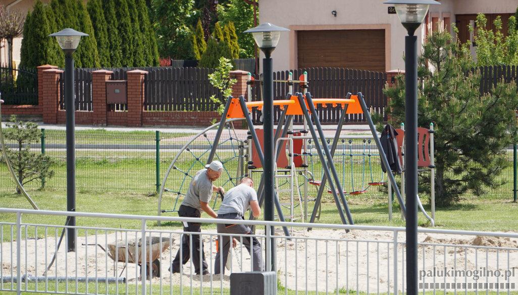 Nowy plac zabaw przy hali sportowej
