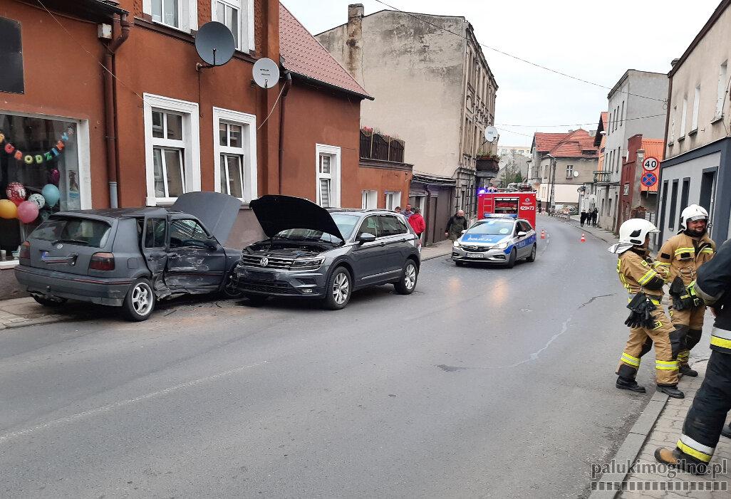 Po wypadku dwie osoby trafiły do szpitala