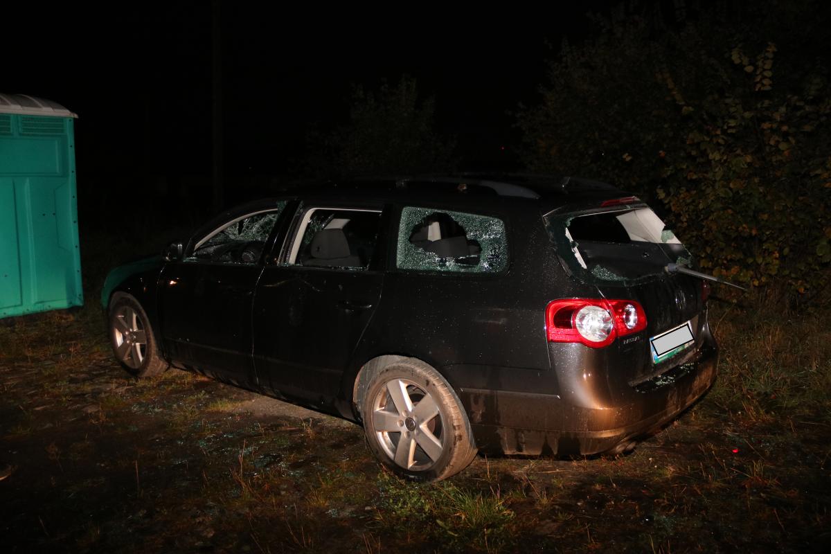 Kamieniami zniszczył volkswagena passata