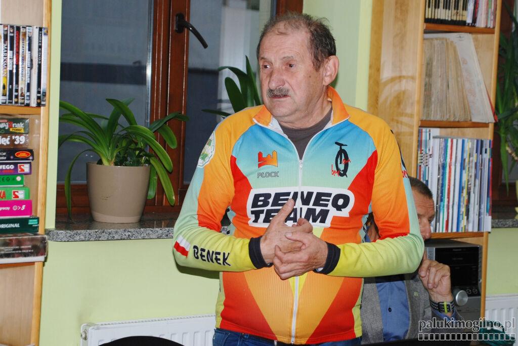 Na rowerze zwiedza świat