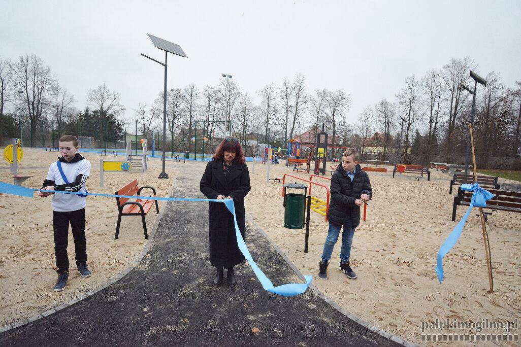 Powstało boisko wielofunkcyjne z rekreacyjnym otoczeniem