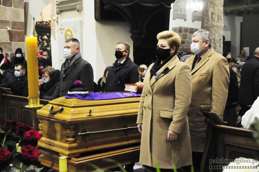 Warta przy trumnie ks. Ottona Szymków