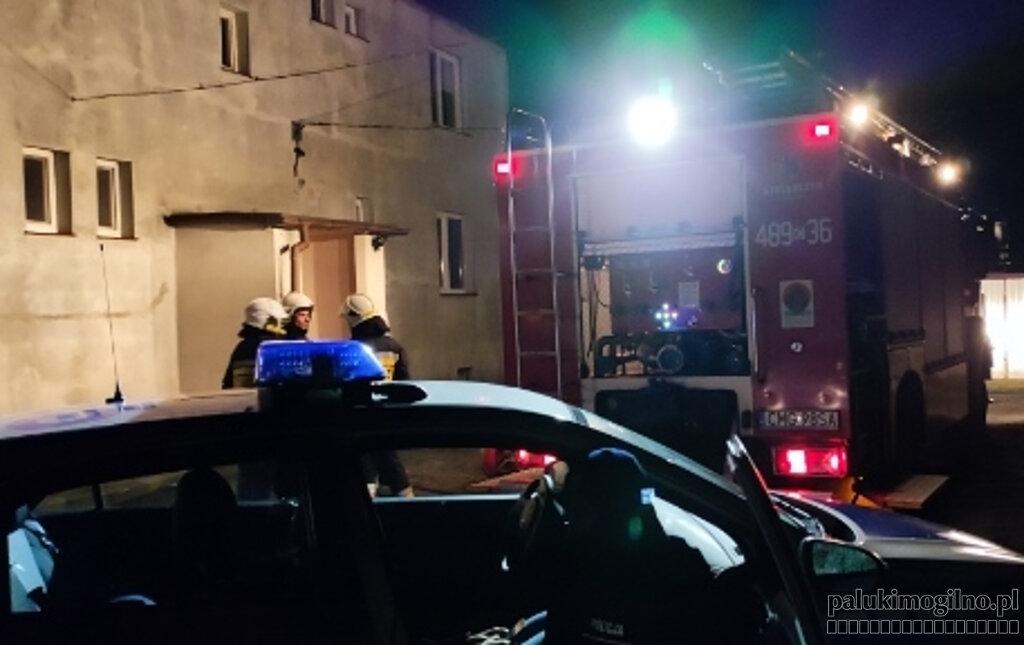 Ogień w mieszkaniu w Rzadkwinie. Strażacy znaleźli odkręconą butlę z gazem