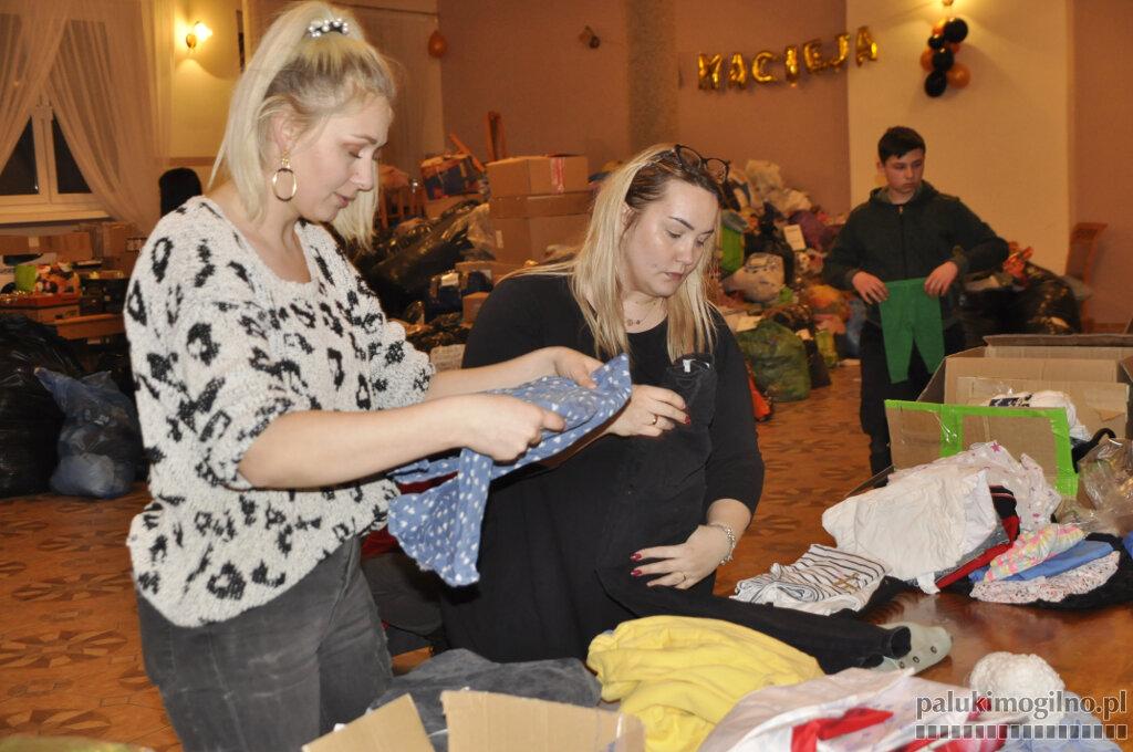 Na poniedziałek, na 16.00 do remizy w Gębicach pilnie potrzebni wolontariusze do segregowania darów (wideo)
