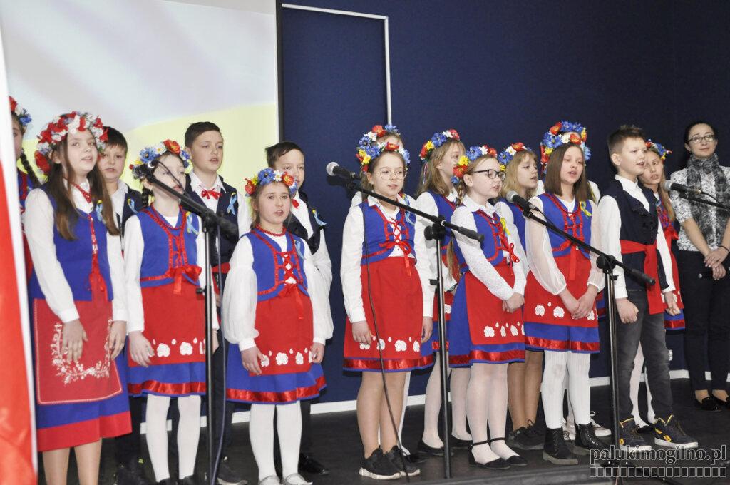 Dom Kultury w Jeziorach Wielkich: polscy i ukraińscy uczniowie na spotkaniu integracyjnym (wideo i zdjęcia)