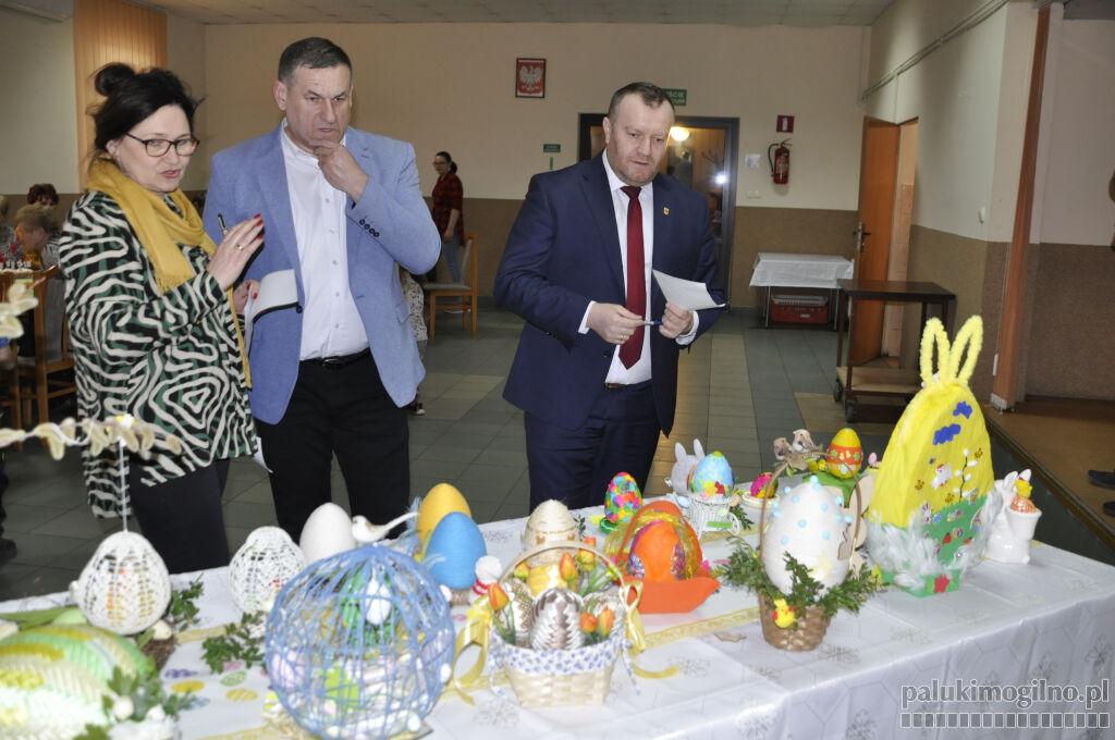 W świetlicy wiejskiej w Dzierzążnie oceniali najpiękniejsze pisanki (zdjęcia)