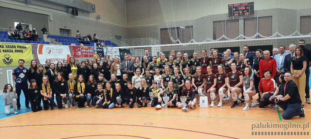 W finałowym meczu Nike lepsza od Sokoła. Sebastian Świderski wręczył puchary i indywidualne nagrody (wideo)