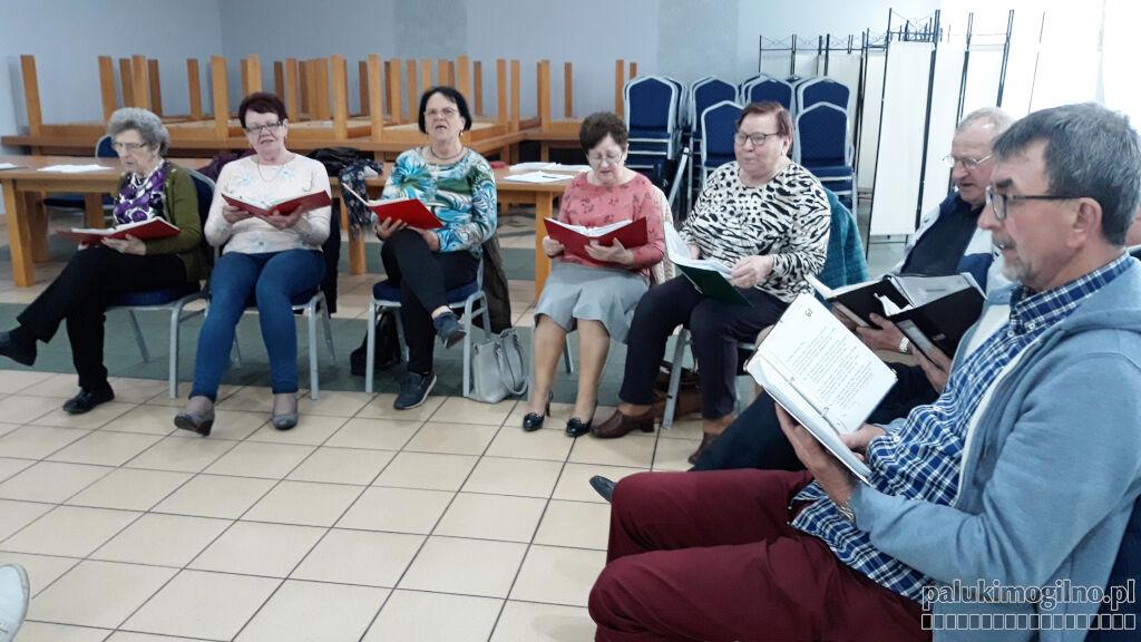 Zespół śpiewaczy Radość z Jezior Wielkich występuje od 16 lat (wideo)