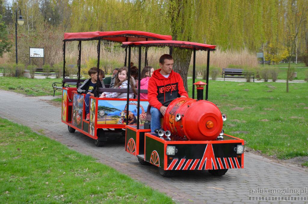 Festyn rodzinny w parku mogileńskim. Integracja z uchodźcami z Ukrainy (zdjęcia)