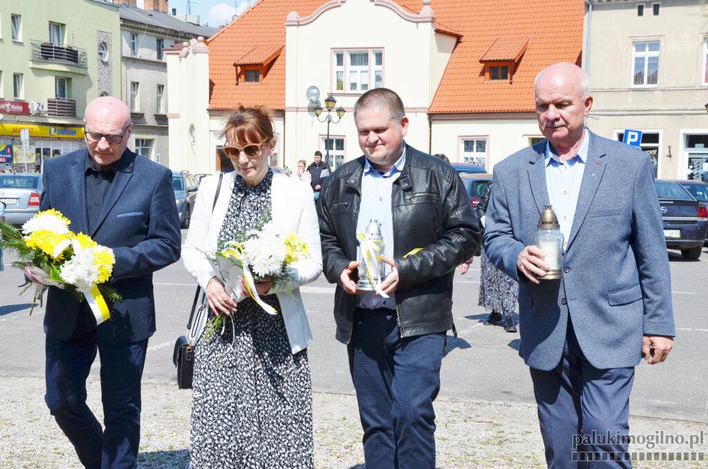8 lat od kanonizacji Jana Pawła II. Mogilnianie spotkali się przy obelisku (zdjęcia)