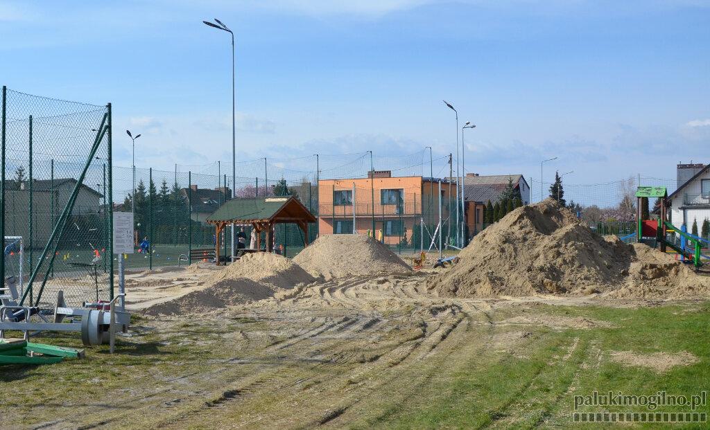 Zachodnie Mogilno: powstaje nowoczesny plac zabaw. Montaż urządzeń po majówce
