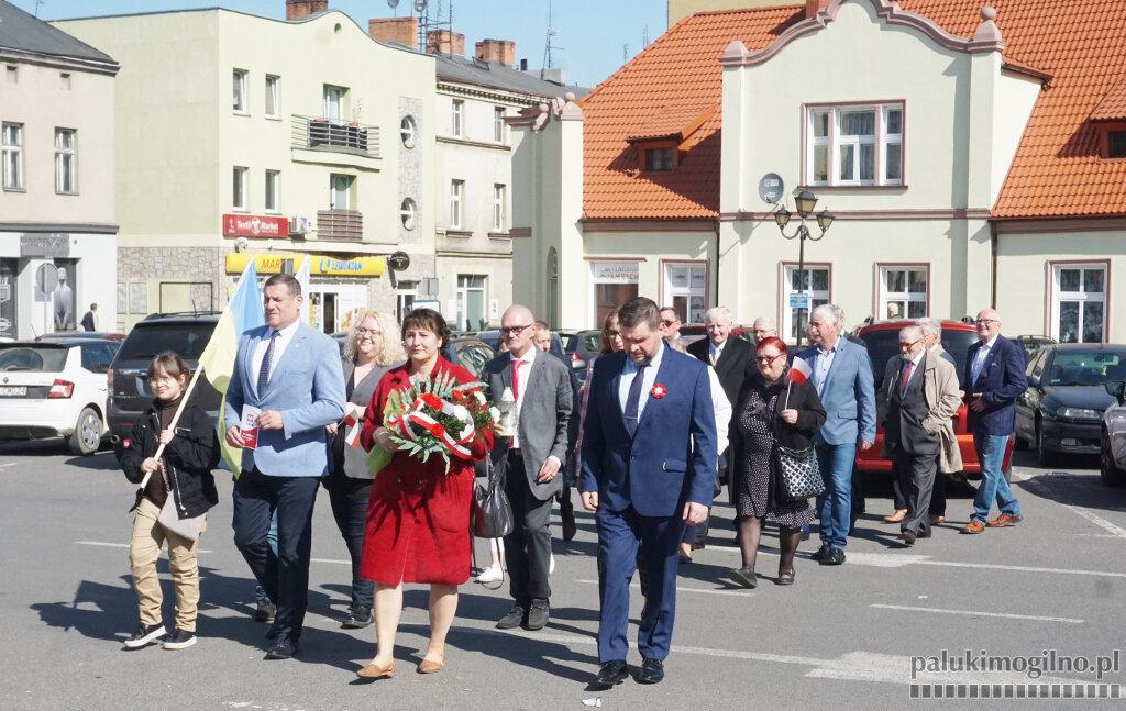 1 maja w Mogilnie. Lewica złożyła kwiaty na rynku