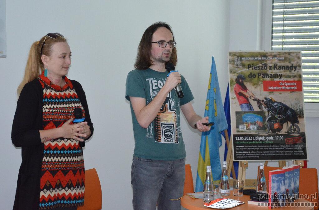Spotkanie z podróżnikami Olą Synowiec i Arkadiuszem Winiatorskim. „Staliśmy się celebrytami pobocza”.