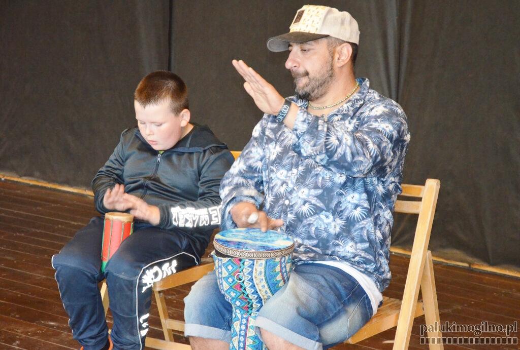 Amfiteatr w Mogilnie. Artaches Arci Baroyan prowadził warsztaty bębniarskie