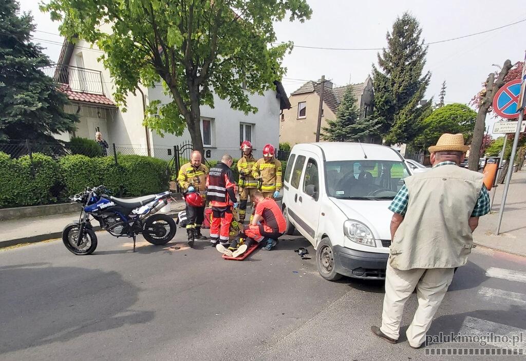 74-latek wymusił pierwszeństwo na ul. Piłsudskiego w Mogilnie. Poszkodowany 18-letni motocyklista