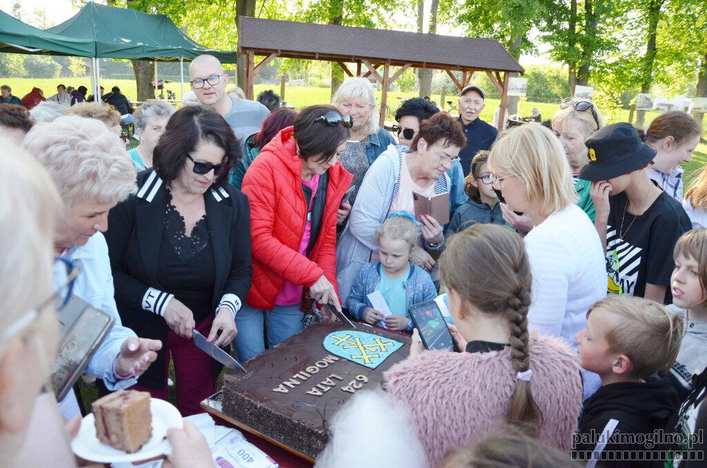 Mogilnianie świętowali w Chabsku 624. urodziny miasta. Furorę zrobił tort, zniknął błyskawicznie (wideo + zdjęcia)