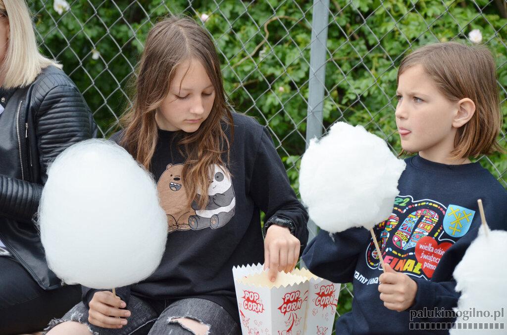 Dzień Dziecka przy świetlicy wiejskiej w Wyrobkach. Były pokazy, zabawy i dużo słodkości (wideo + zdjęcia)