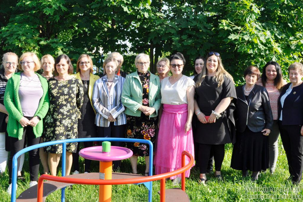 Życzenia, laurki, toast i poczęstunek dla mam z Gaju (wideo)