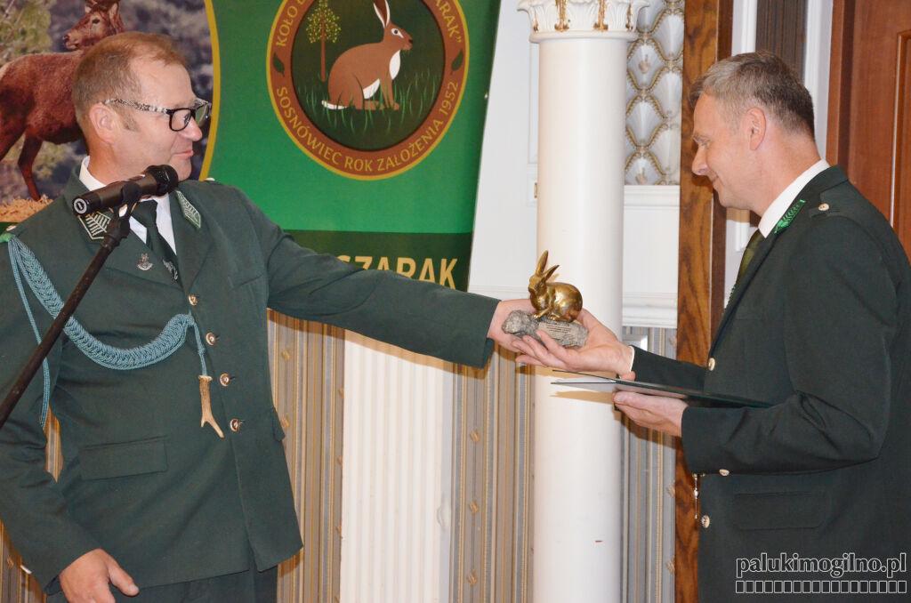 Koło Łowieckie Nr 60 „Szarak” świętowało jubileusz 70-lecia. Były odznaczenia, biesiada i złoty szarak (zdjęcia)